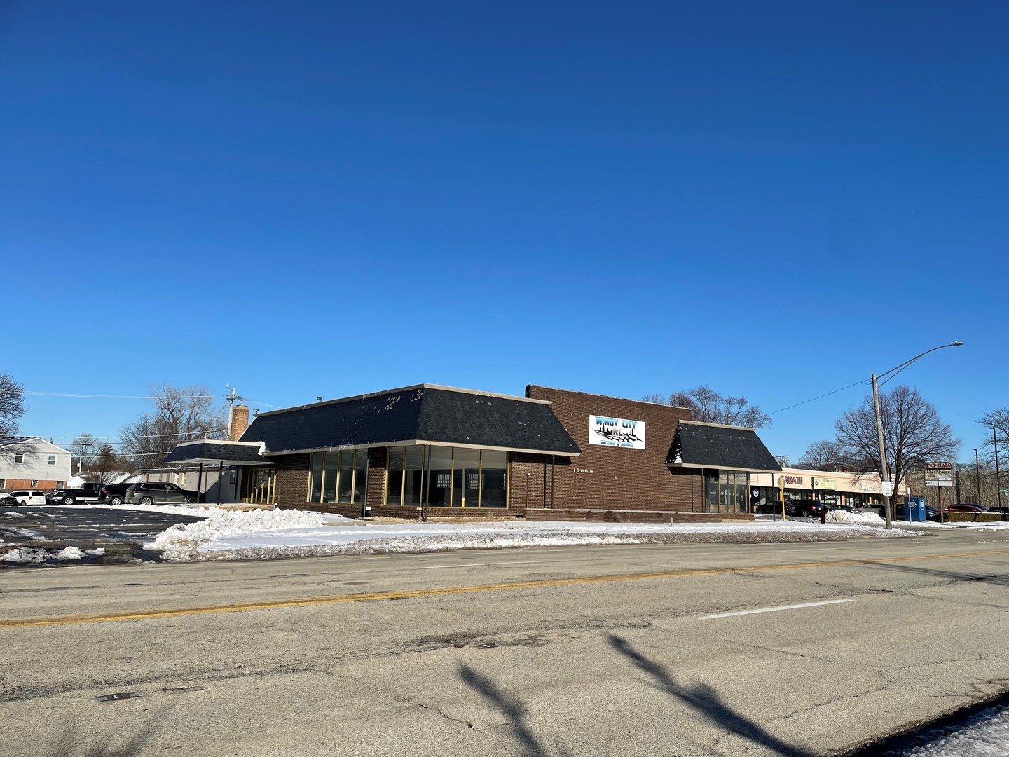 1000 W Northwest Highway Property Photo 4