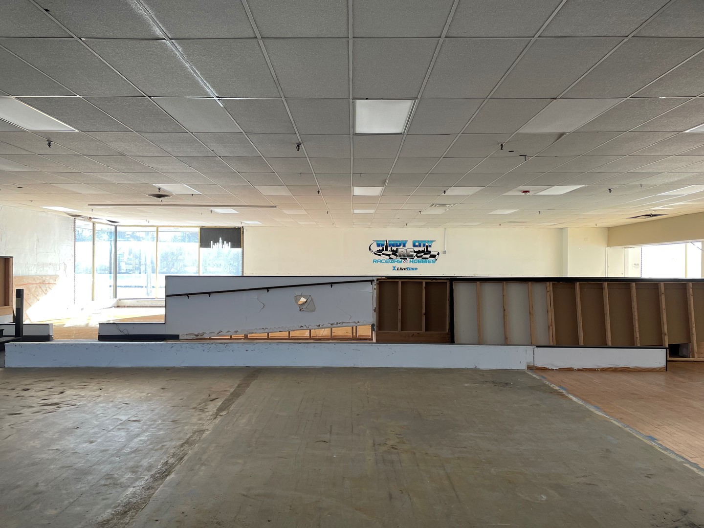 1000 W Northwest Highway Property Photo 6
