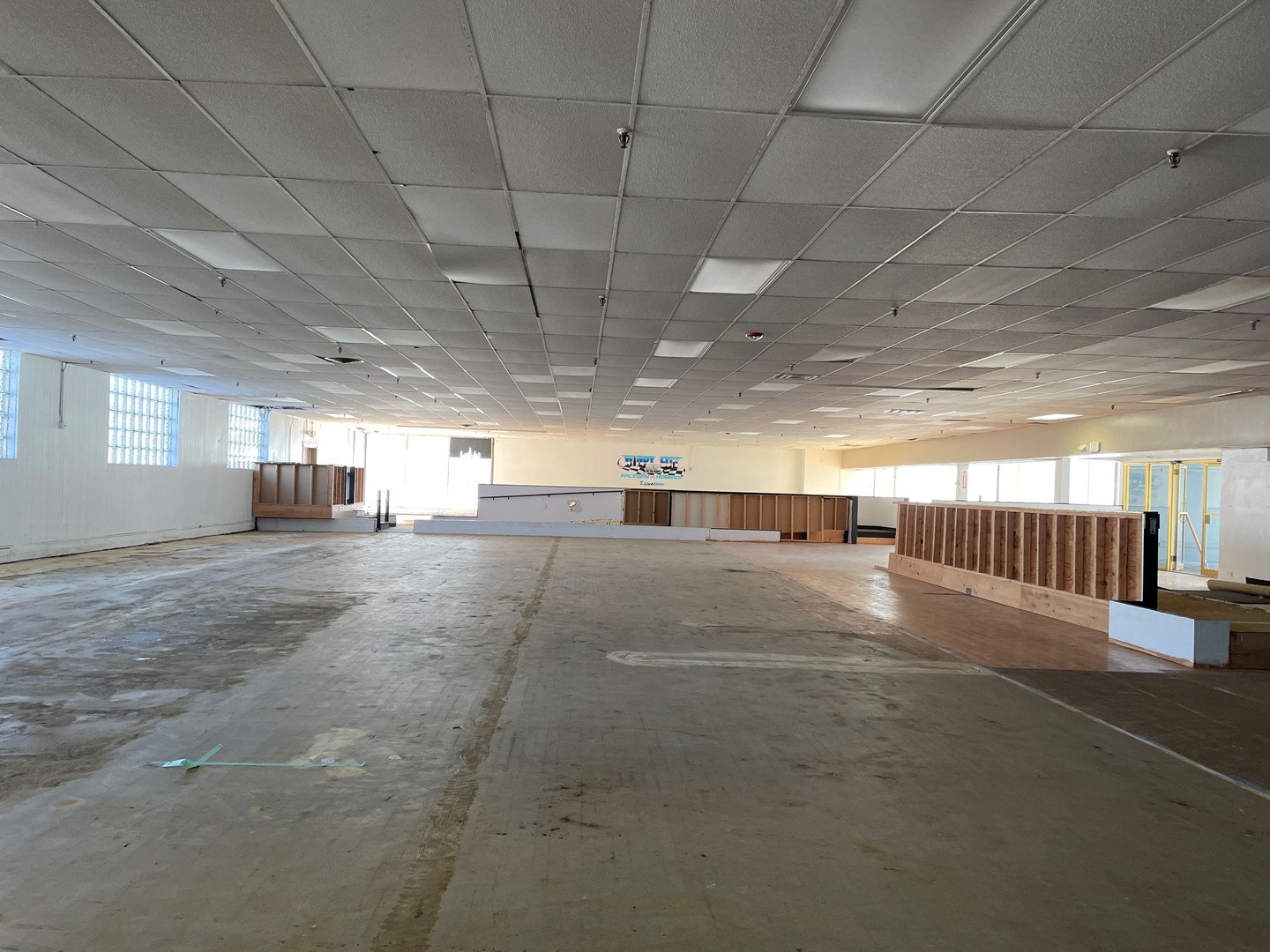 1000 W Northwest Highway Property Photo 7