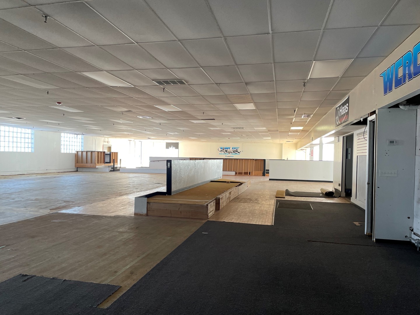1000 W Northwest Highway Property Photo 8