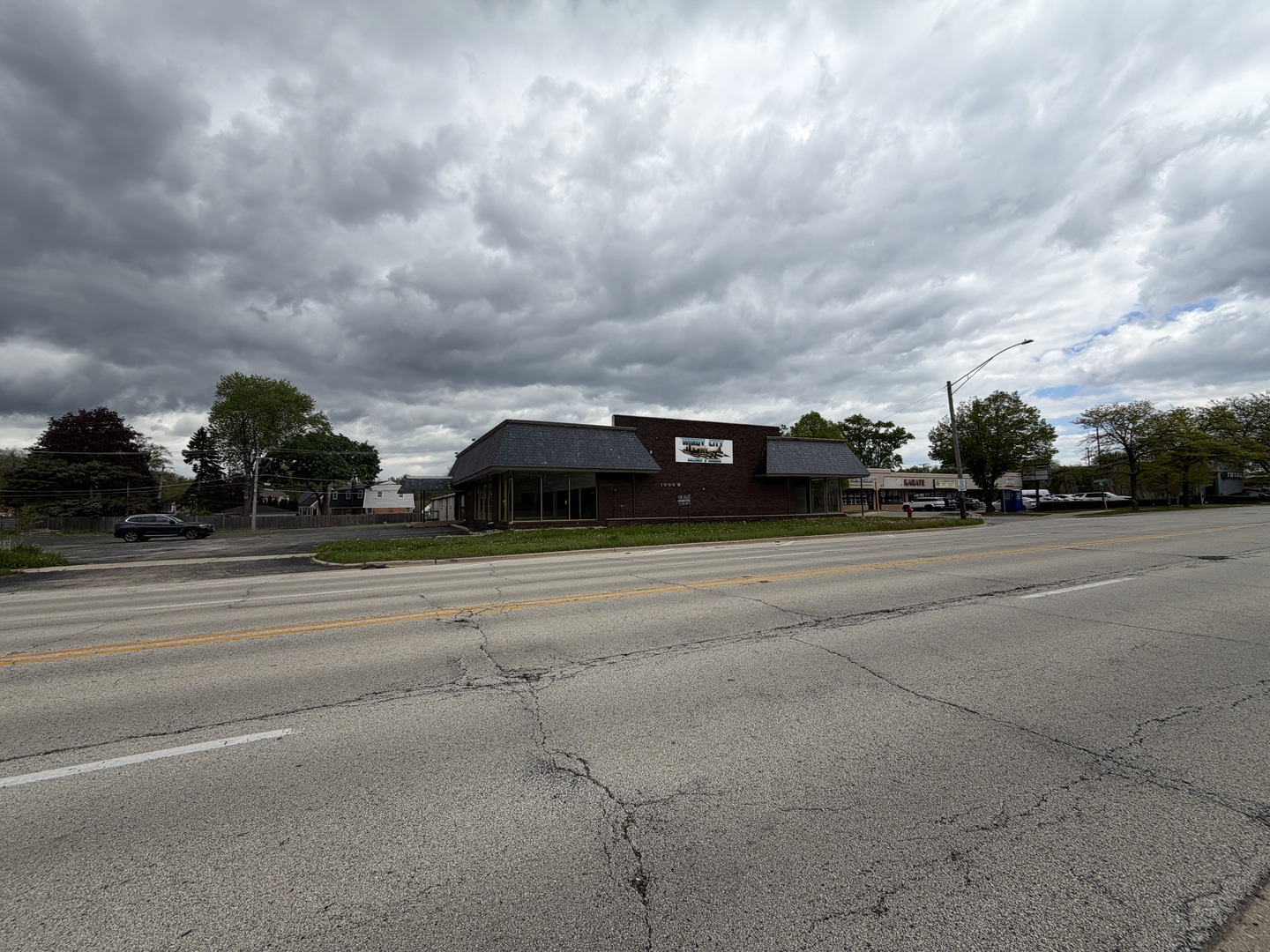 1000 W Northwest Highway Property Photo 10