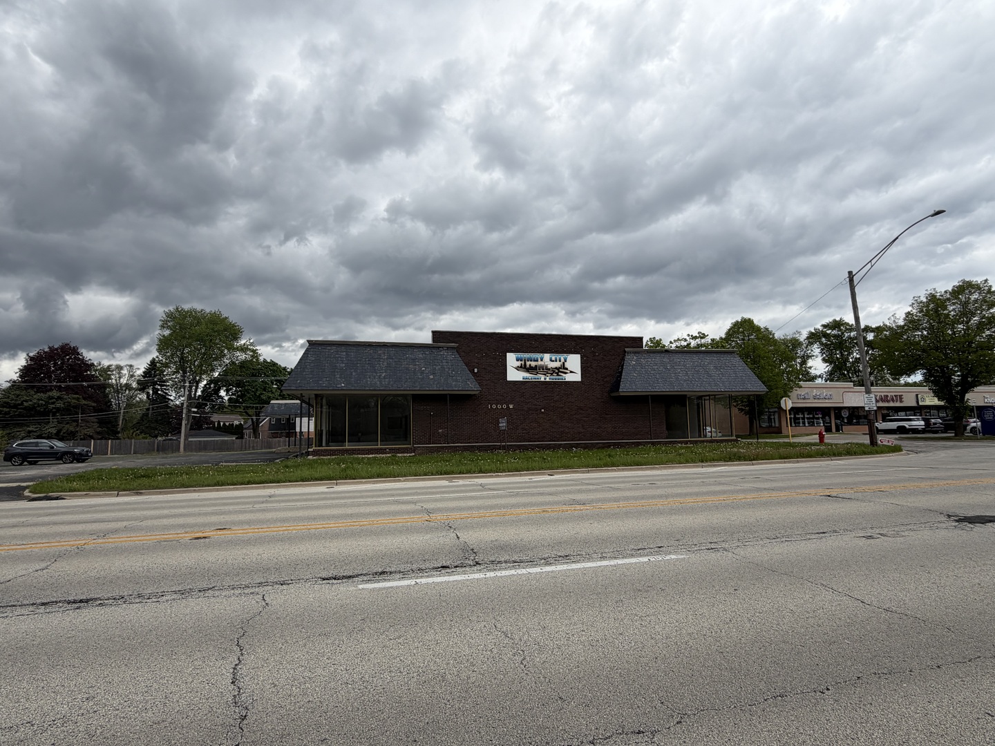 1000 W Northwest Highway Property Photo 12