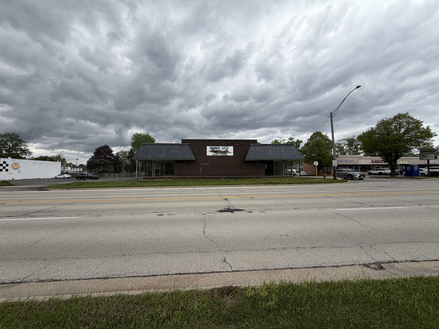 1000 W Northwest Highway Property Photo 15