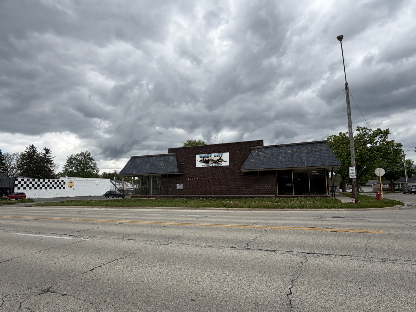 1000 W Northwest Highway Property Photo 17