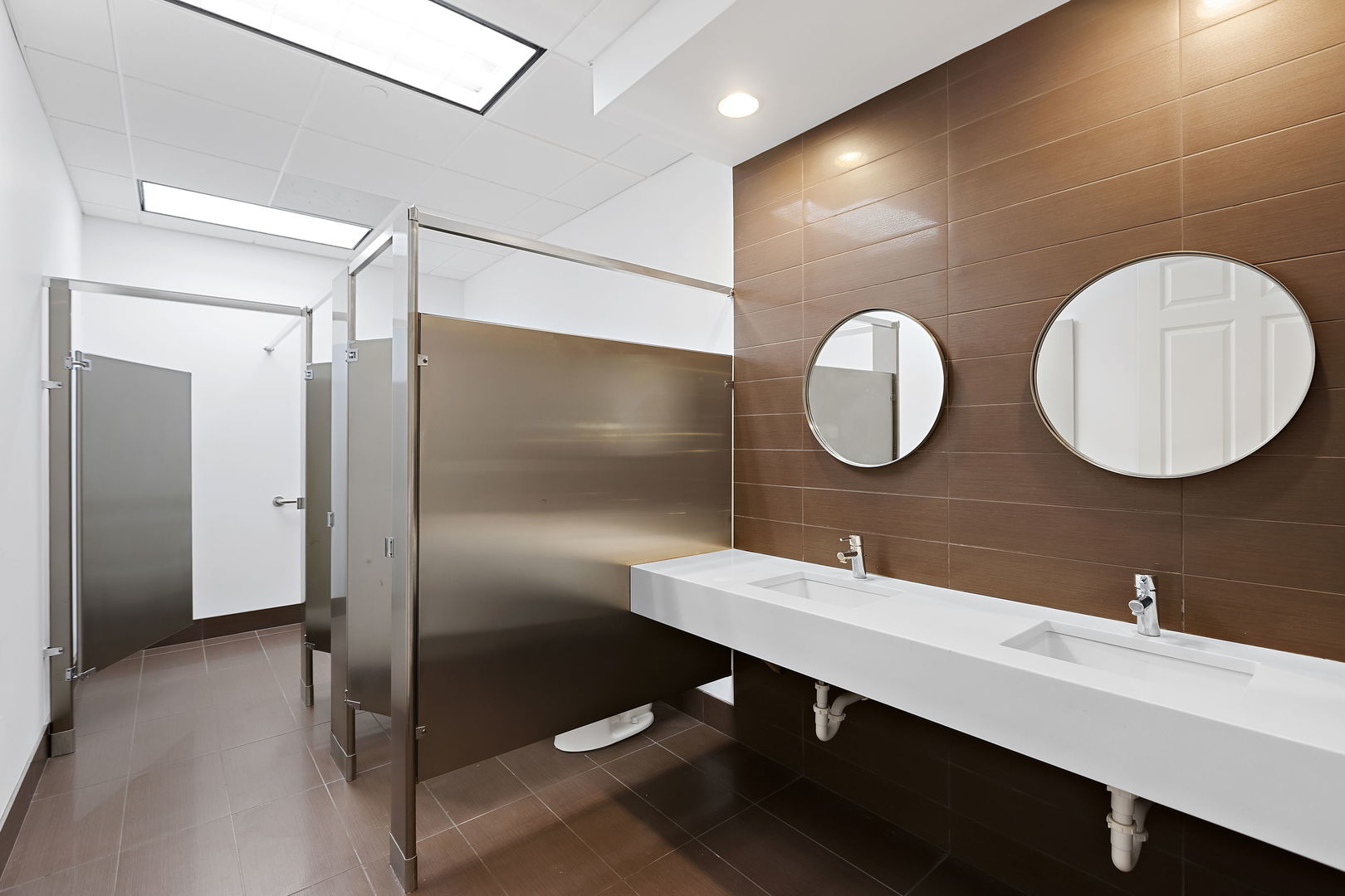 6 Executive Court Property Photo 35