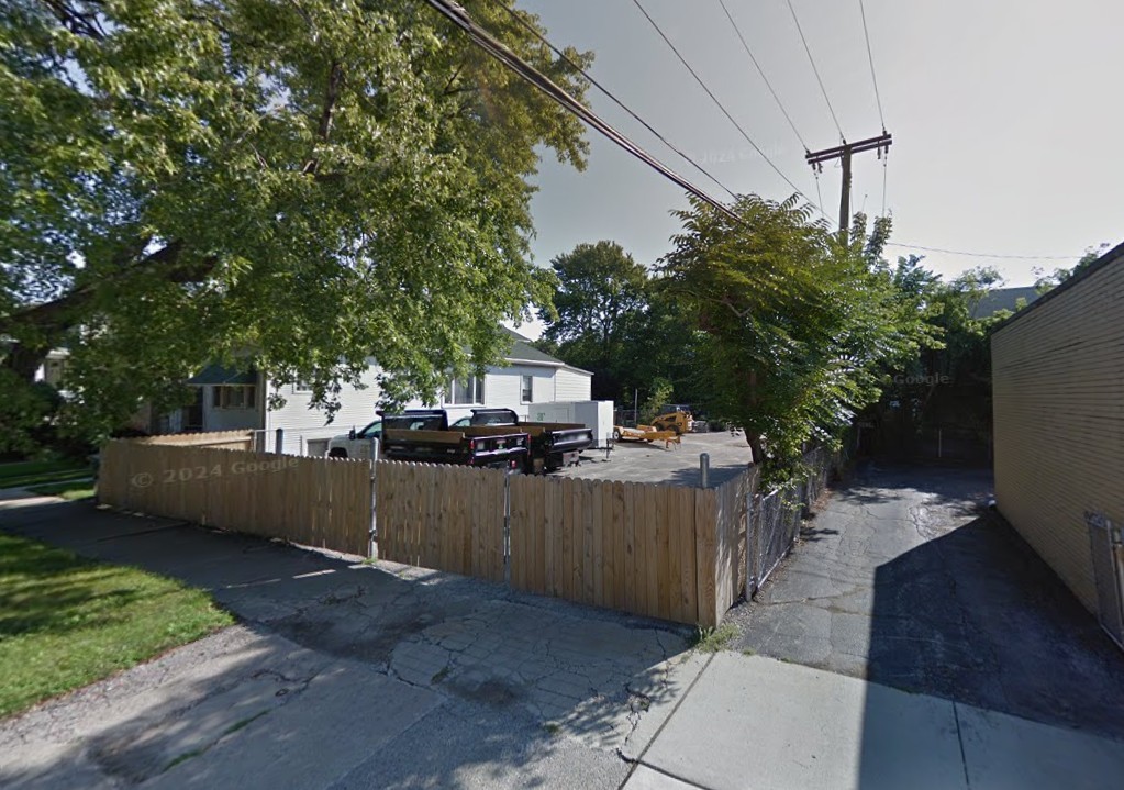 4414 N Kenneth Avenue Property Photo 2