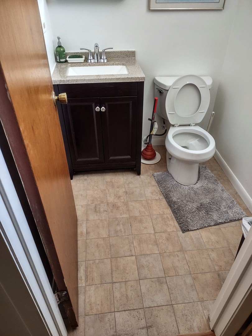 2731 W Touhy Avenue Property Photo 5