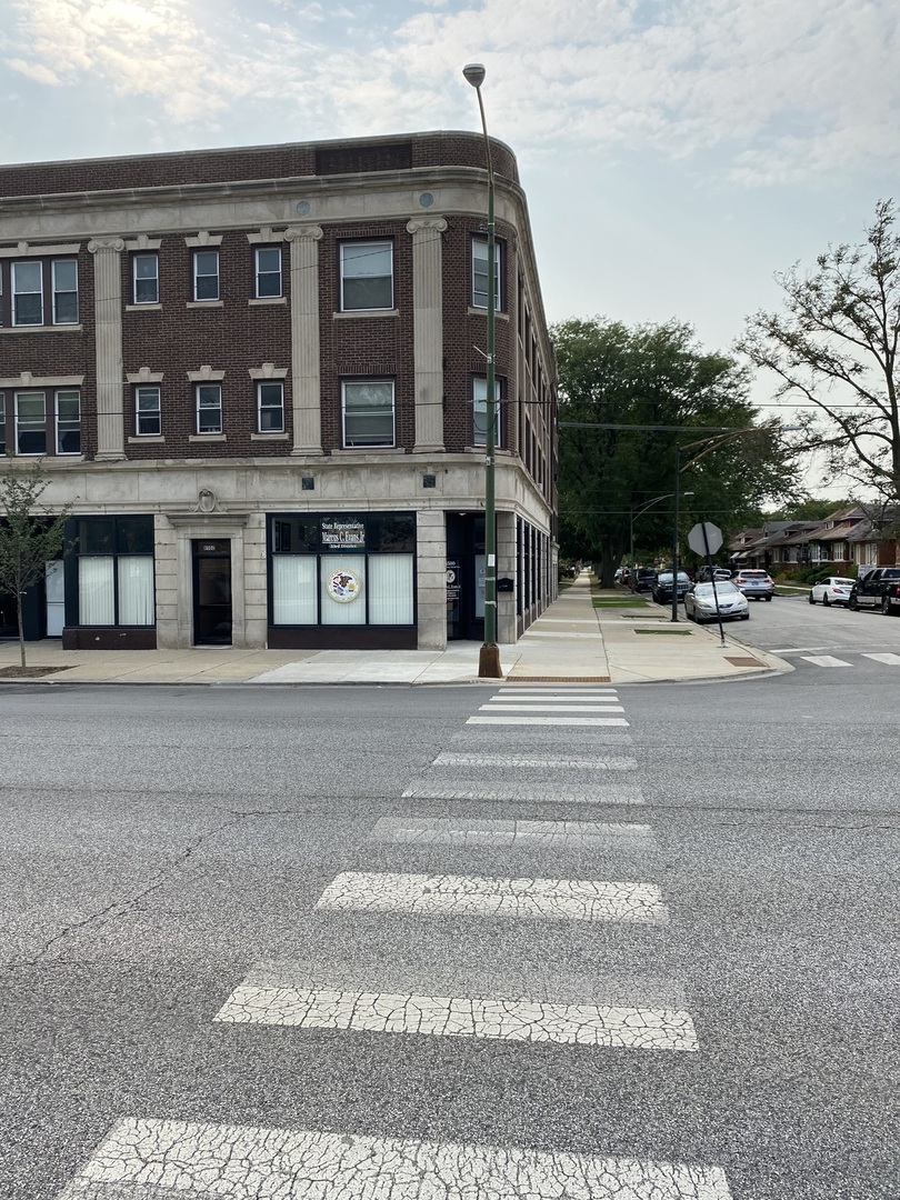 8502-1 S Stony Island Avenue Property Photo 2
