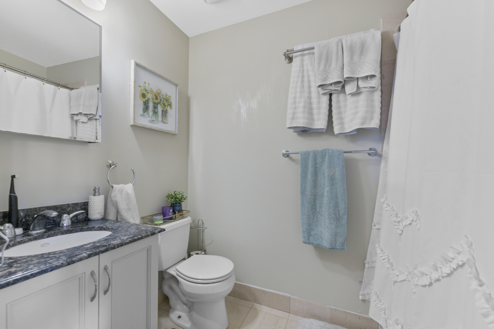 2942 N Lincoln Avenue Property Photo 12