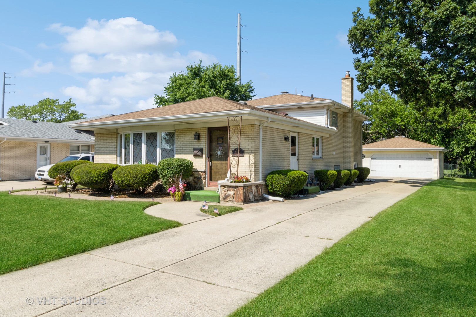 1620 Victoria Avenue Property Photo