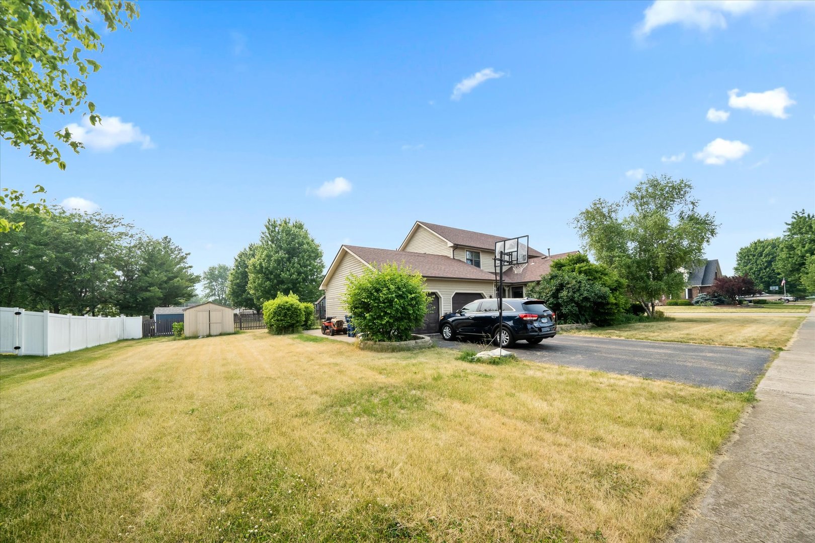 561 Donald Street Property Photo 2