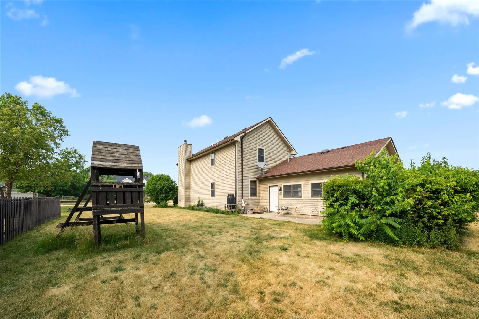 561 Donald Street Property Photo 20