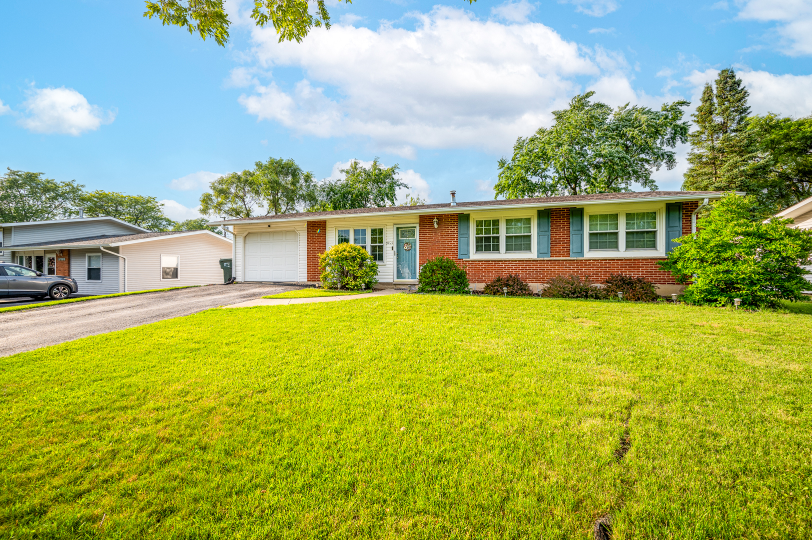 9506 Willow Lane Property Photo 1