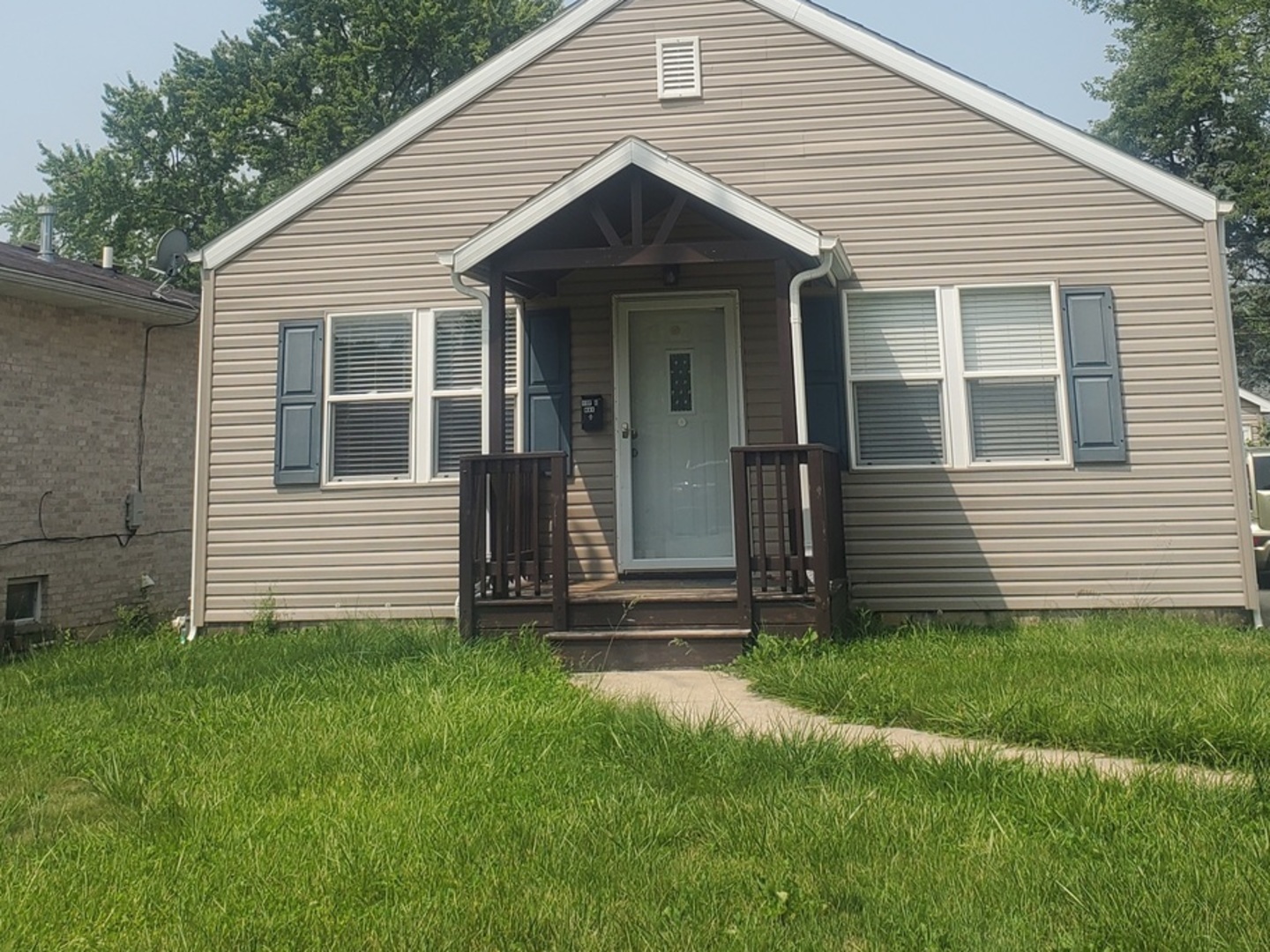 107 S May Street Property Photo 1