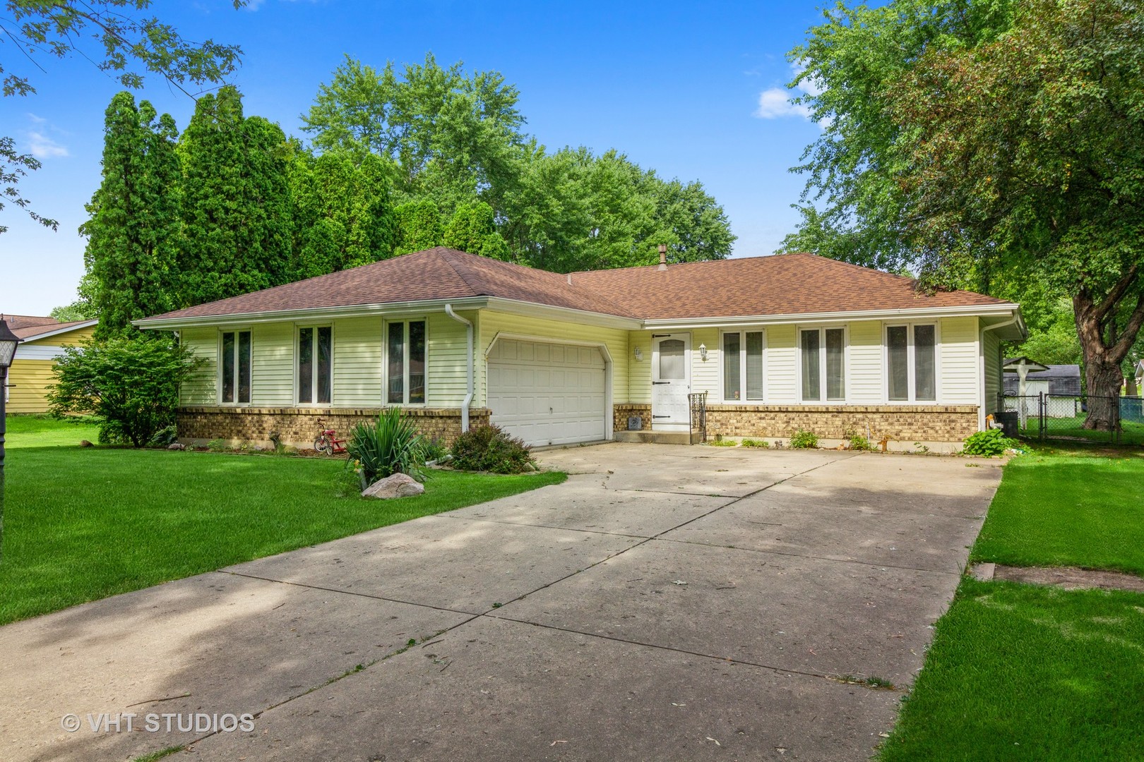 302 Center Parkway Property Photo 1