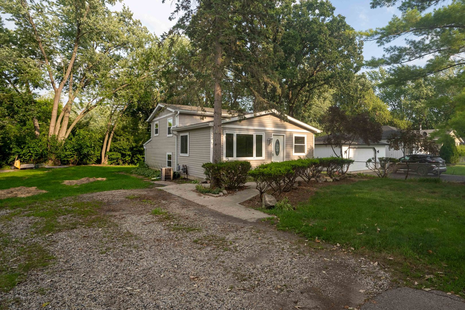 1227 N Meadowbrook Drive Property Photo 1