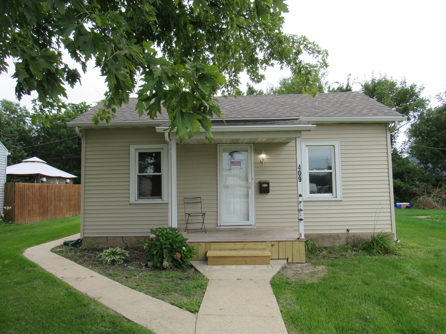 E 409 North Street Property Photo