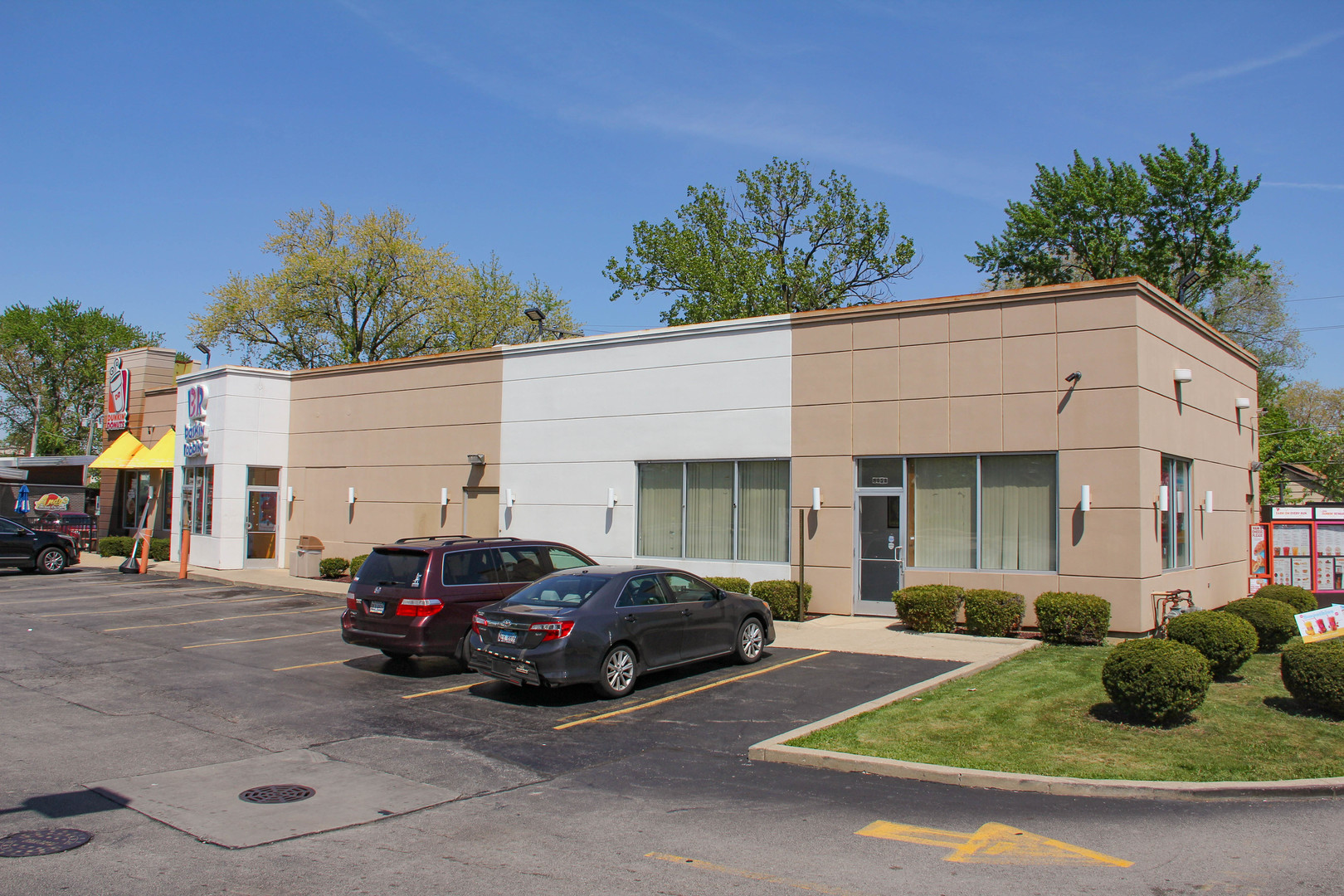 8051 S Harlem Avenue Property Photo 2