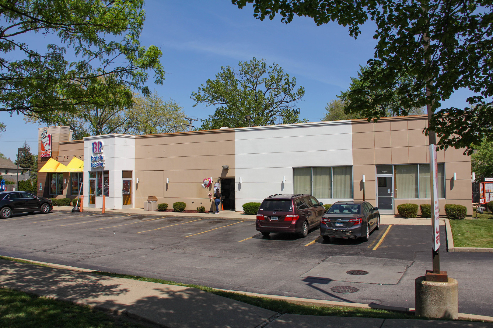 8051 S Harlem Avenue Property Photo 3