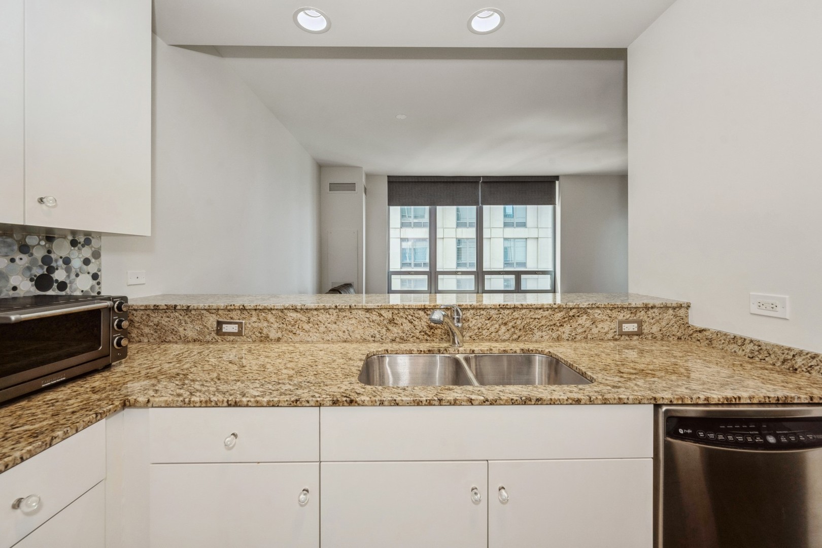 600 N Lake Shore Dr Property Photo 10