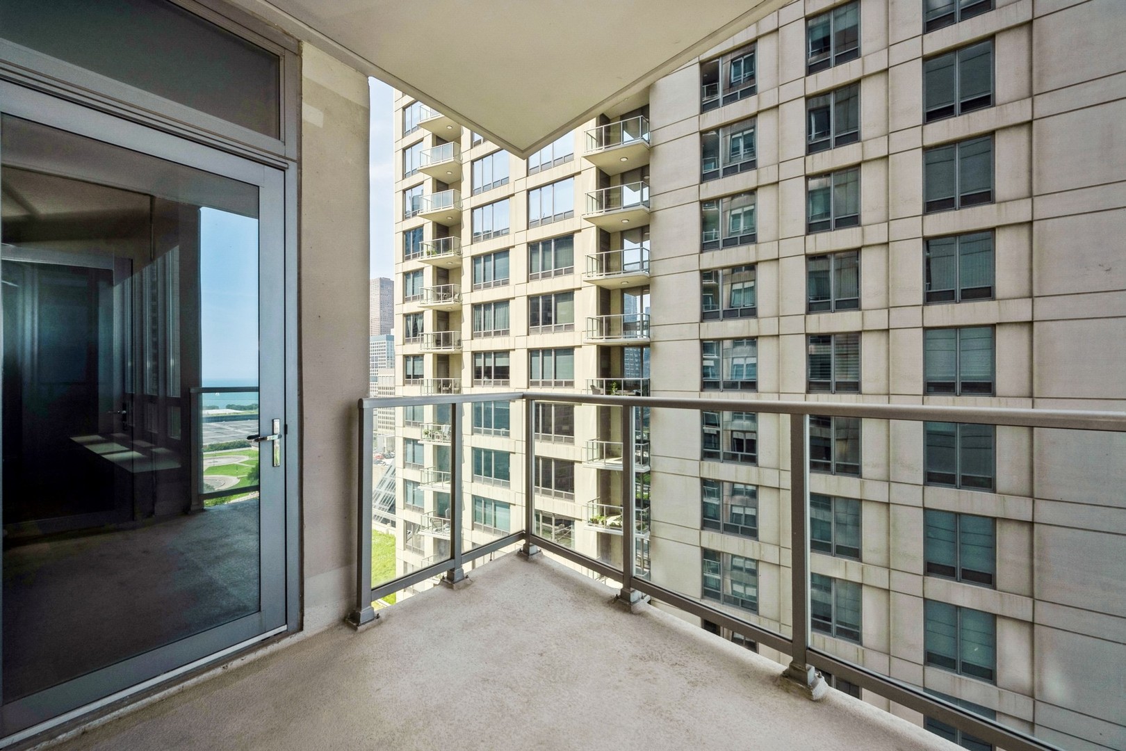 600 N Lake Shore Dr Property Photo 11