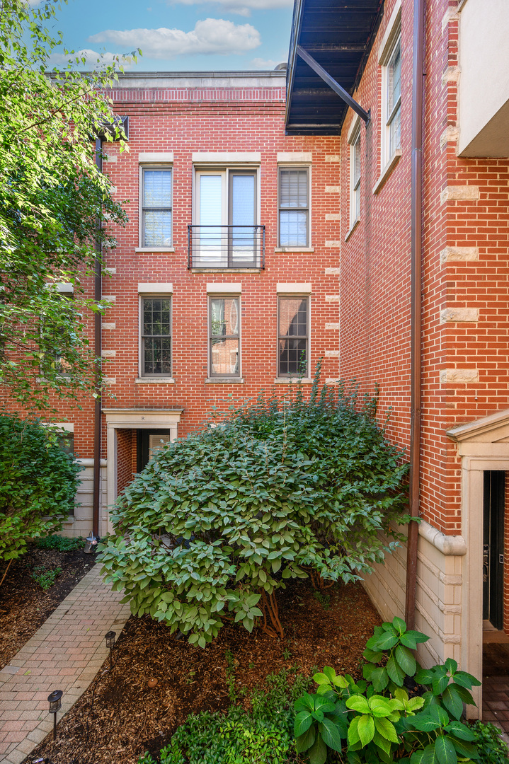 1229 W Madison Street R Property Photo 1