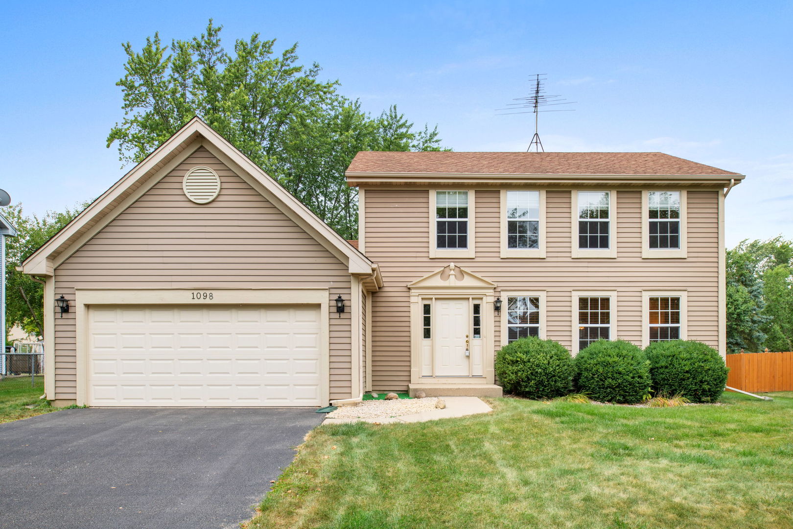 1098 Oak Wood Drive Property Photo