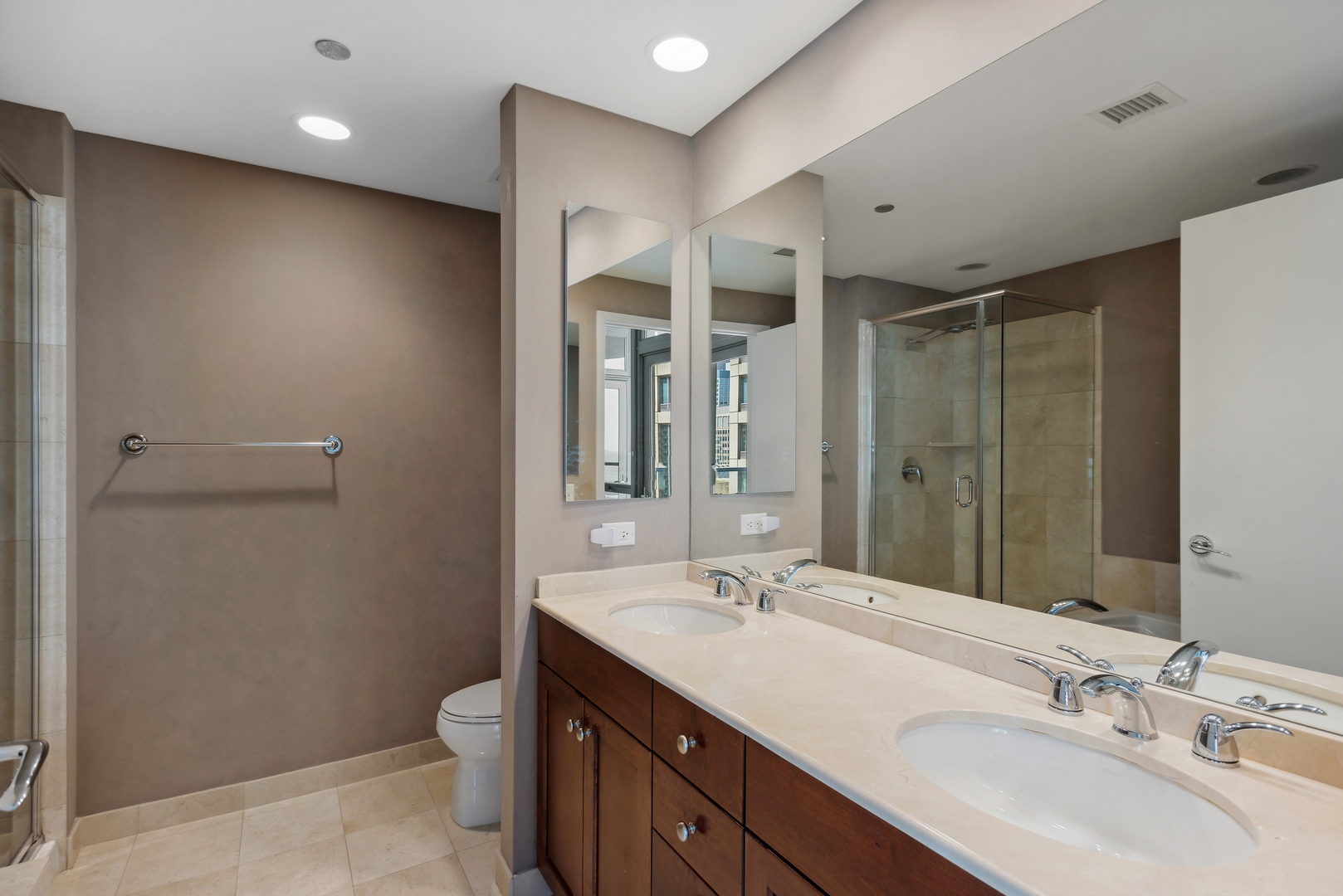 600 N Lake Shore Dr Property Photo 18