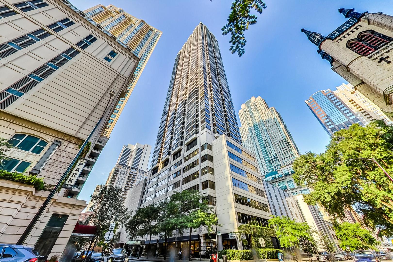 E 30 Huron Street 1607
