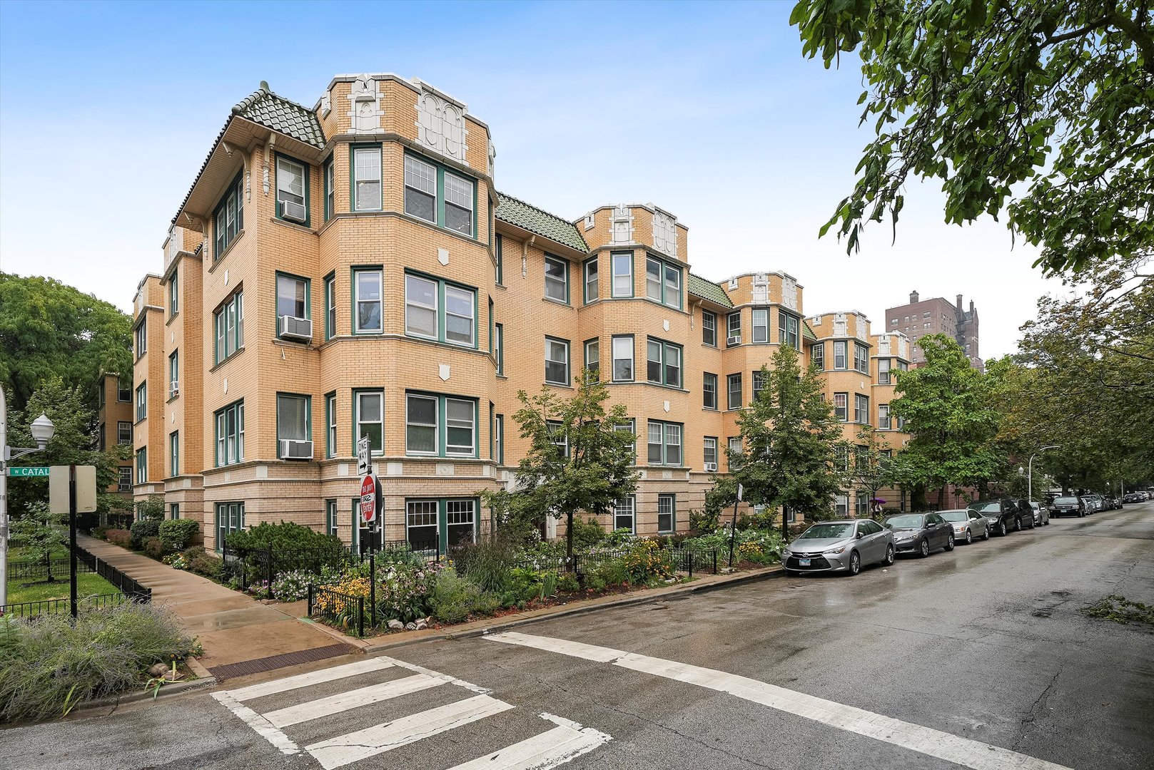 W 1060 Catalpa Avenue 3