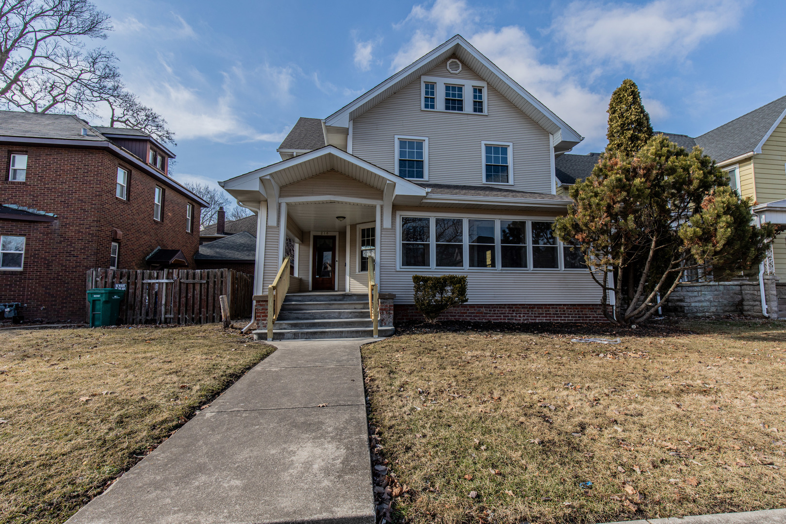 216 S Bloomington Street Property Photo