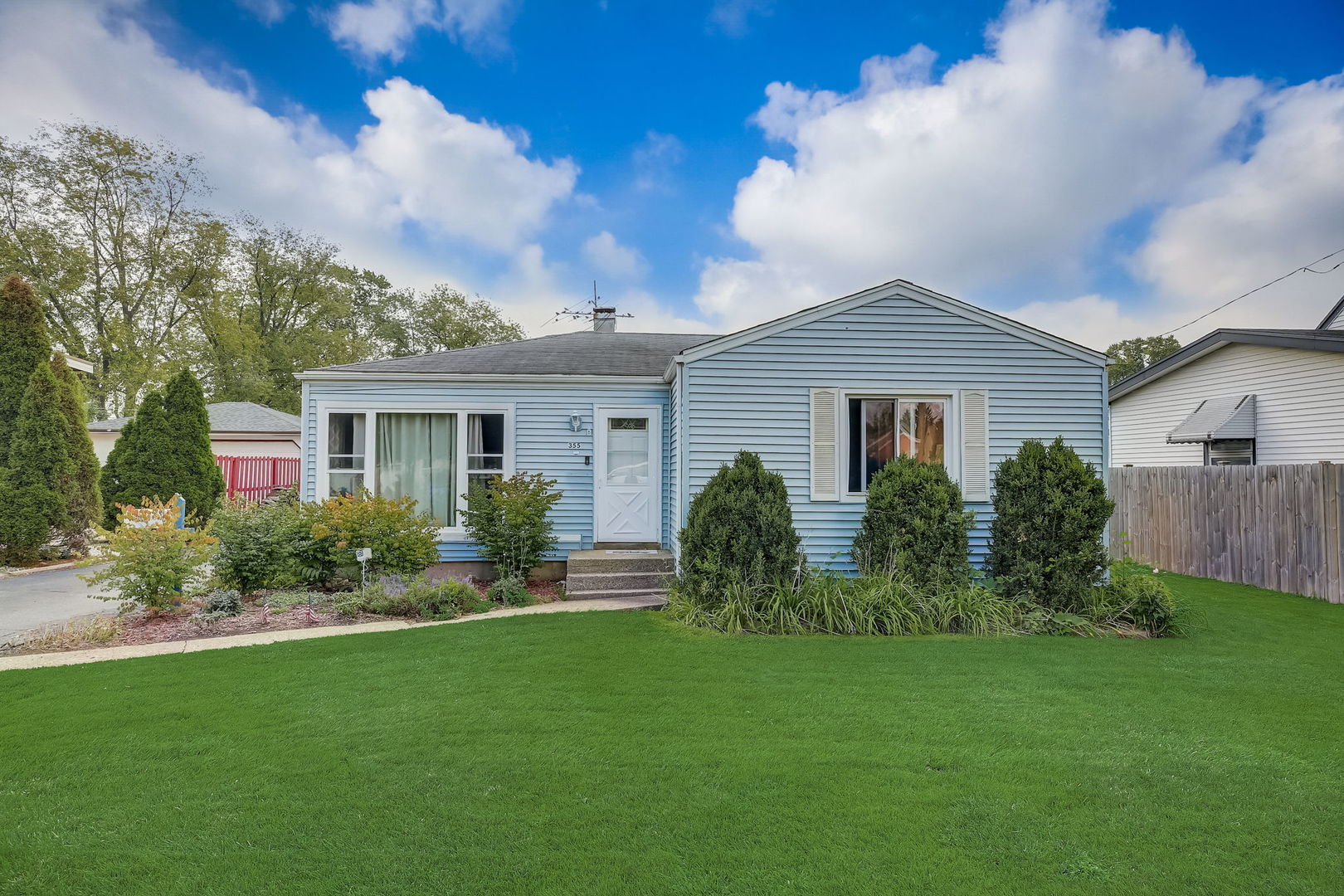 E 355 Dickens Avenue Property Photo