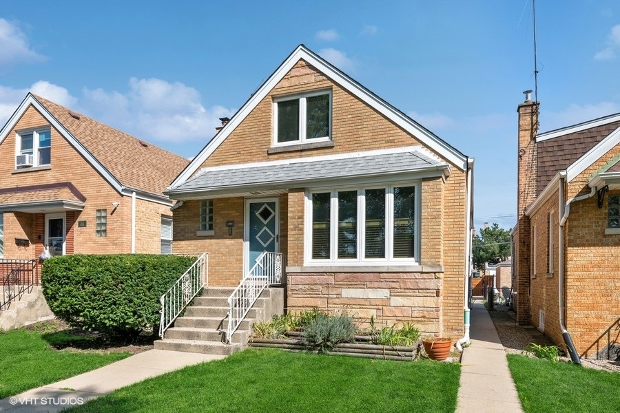 N 5533 Menard Avenue