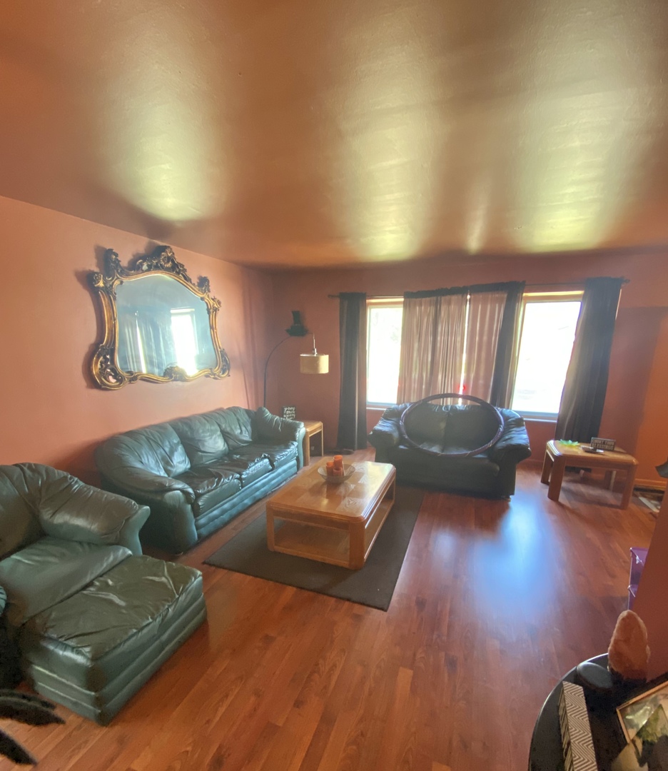 549 W 95th Street Property Photo 2