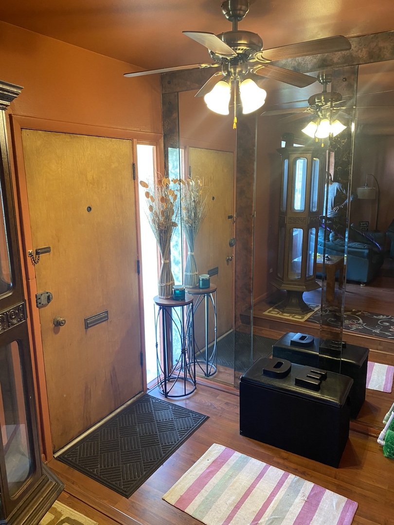 549 W 95th Street Property Photo 4