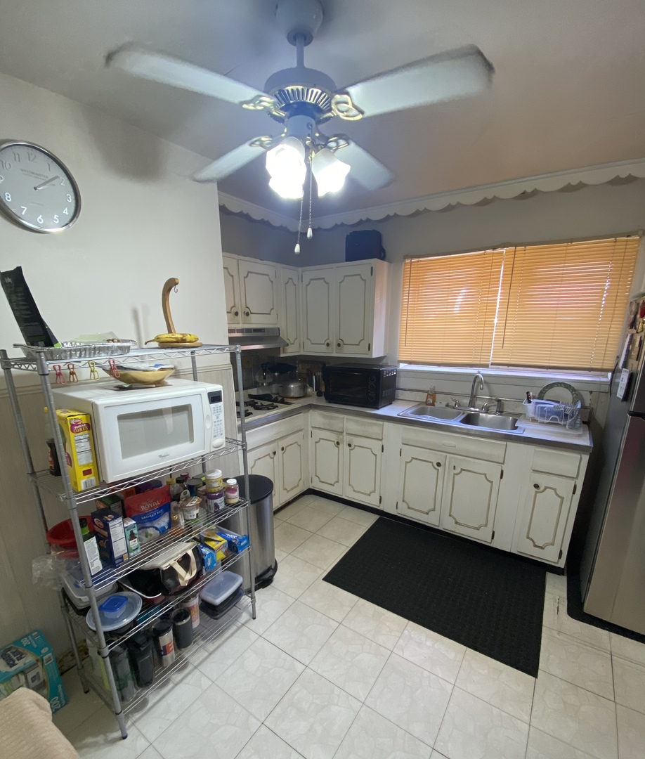 549 W 95th Street Property Photo 6