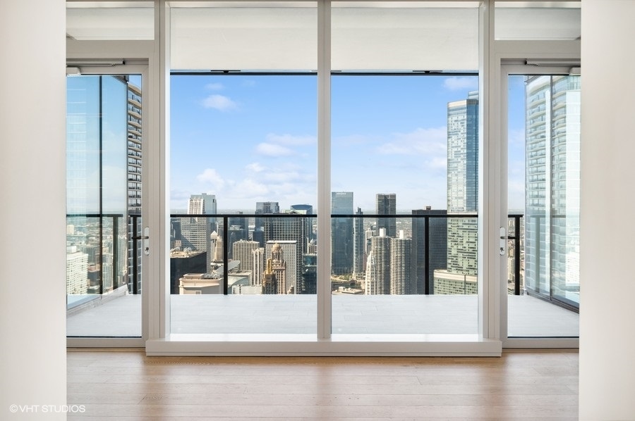 363 E Wacker Drive 5801 Property Photo 3