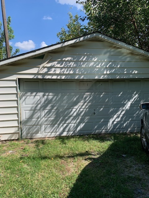 2015 N Woodford Street Property Photo 3