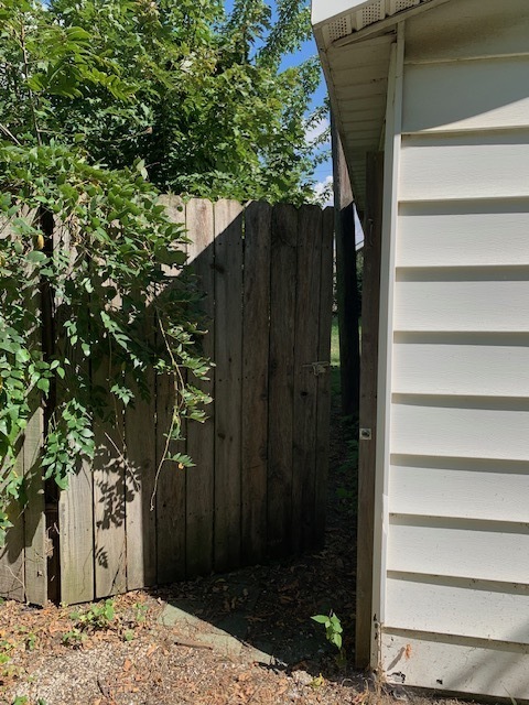 2015 N Woodford Street Property Photo 4