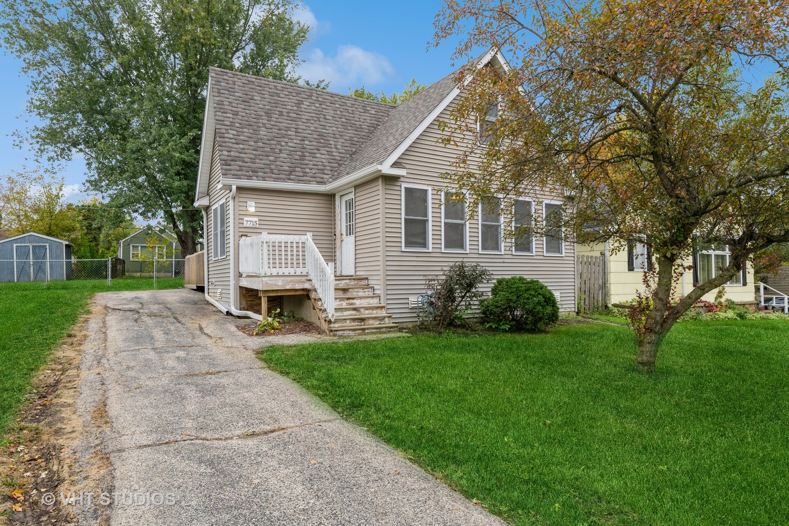 E 7715 Sunset Drive Property Photo 1