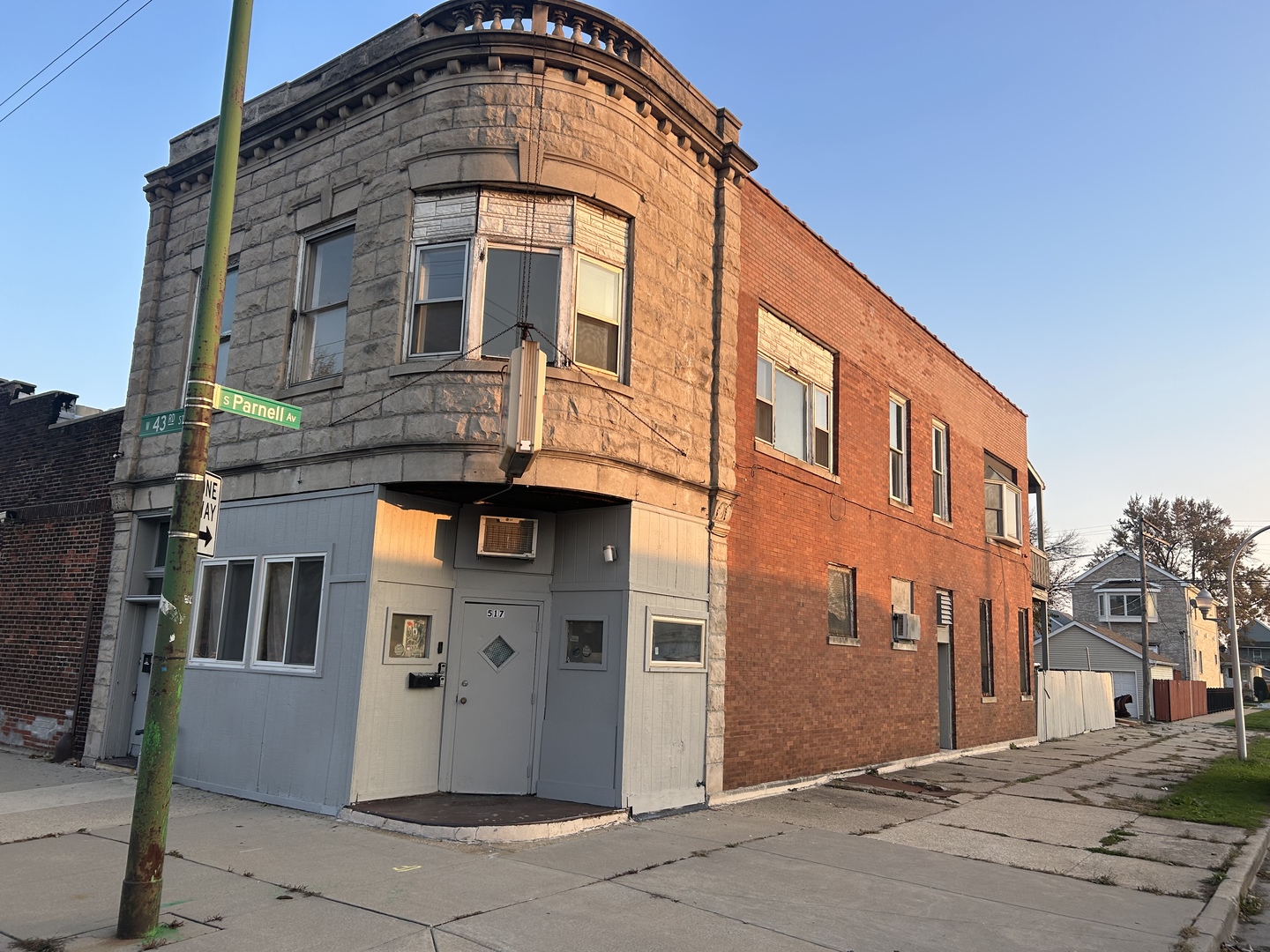 517 W 43rd Street Property Photo 1
