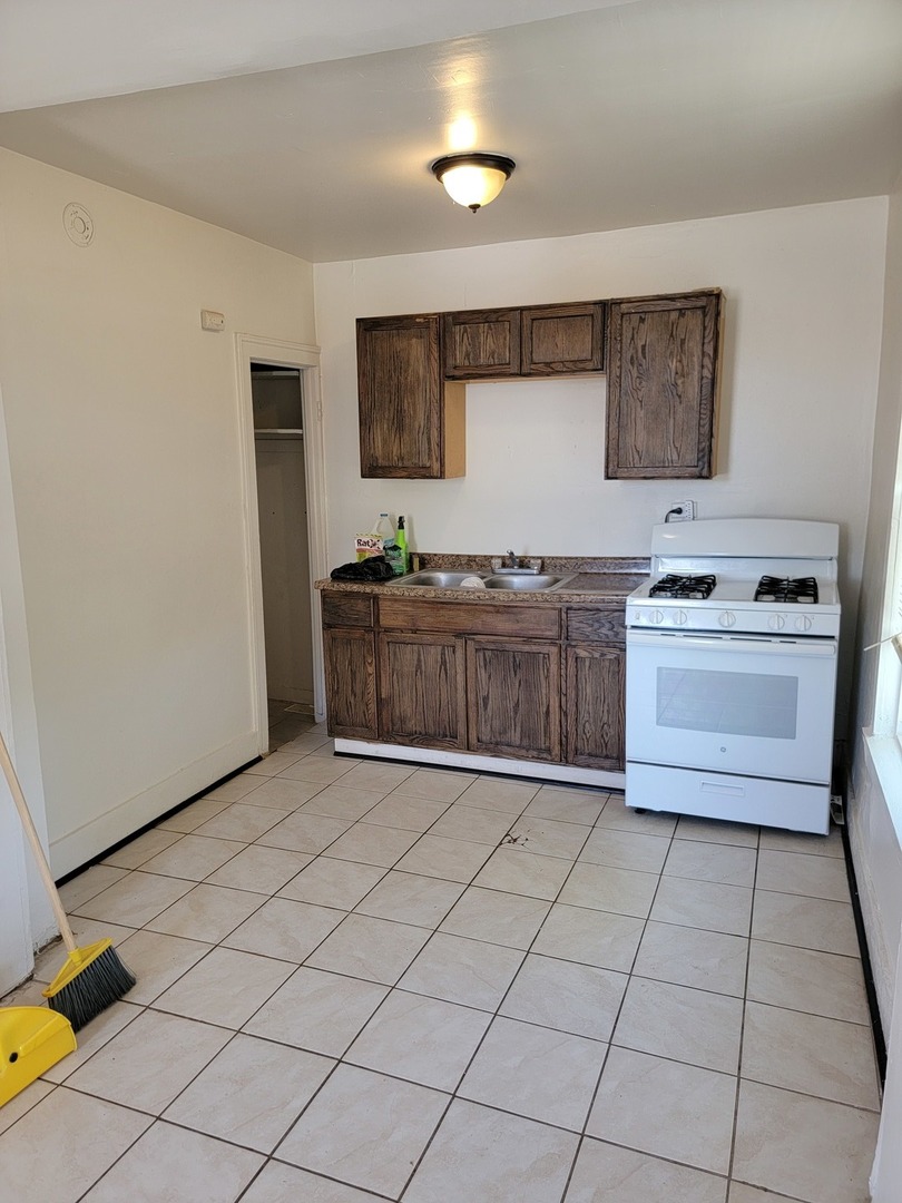 5742 W Chicago Avenue Property Photo 11