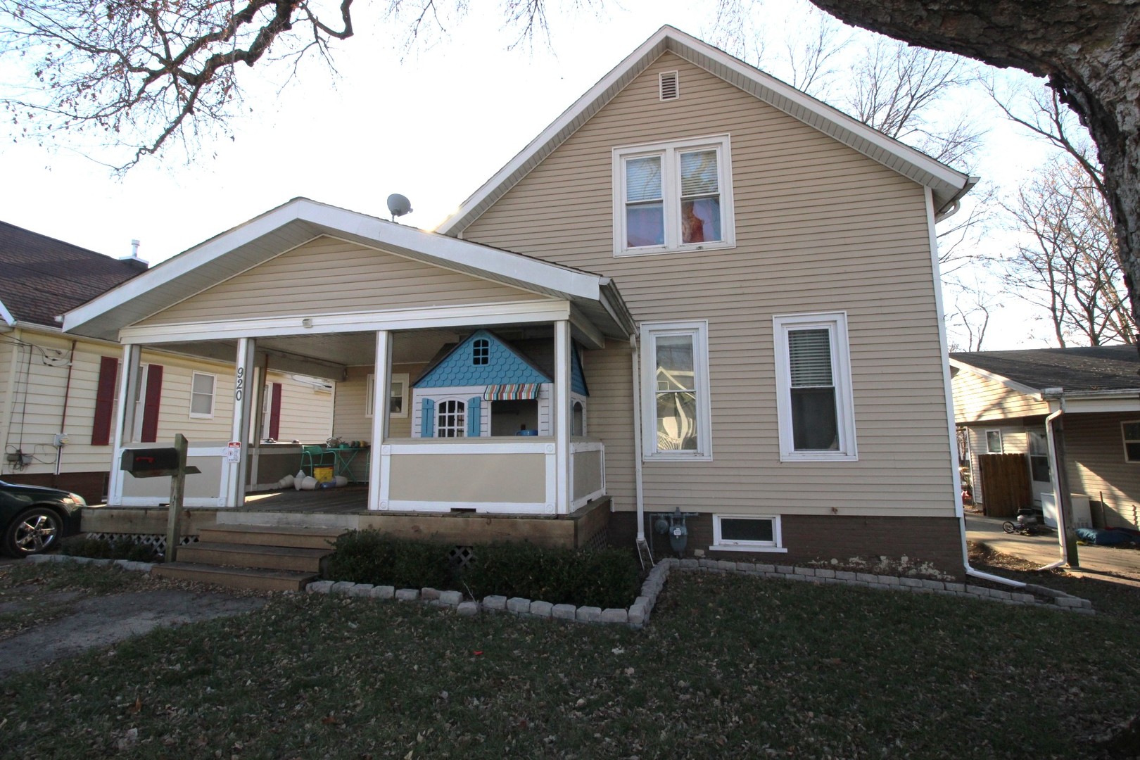 920 W Olive Street Property Photo 1