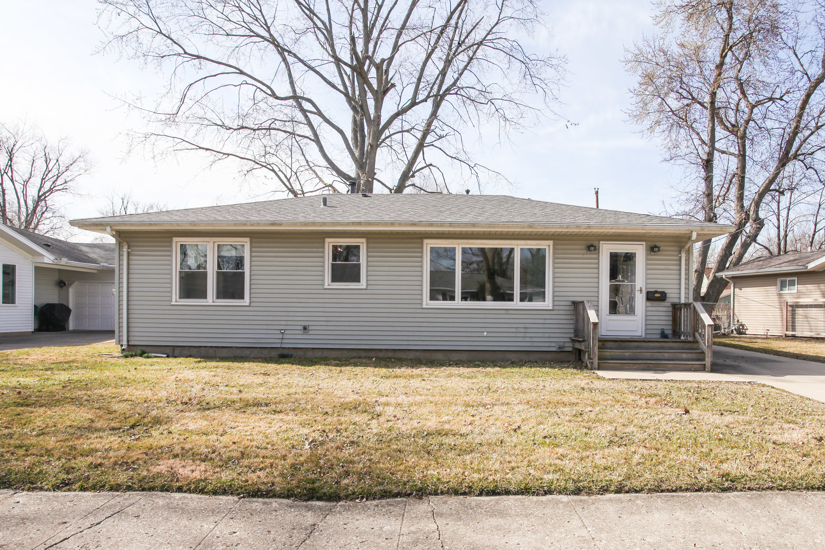 207 Meadowbrook Drive Property Photo 1