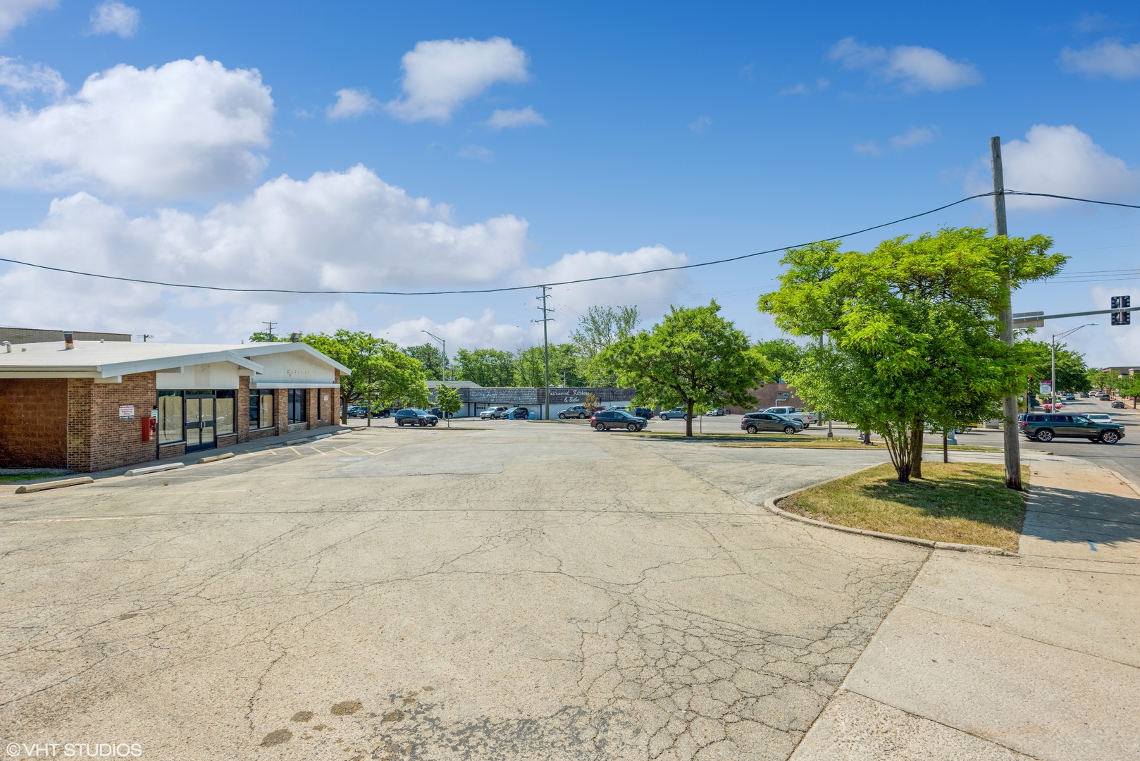 301 N Cass Avenue Property Photo 3