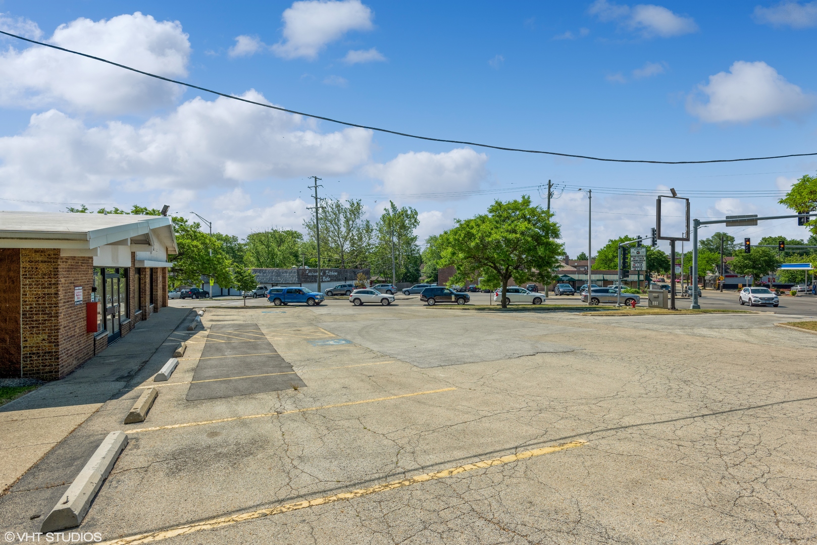 301 N Cass Avenue Property Photo 4