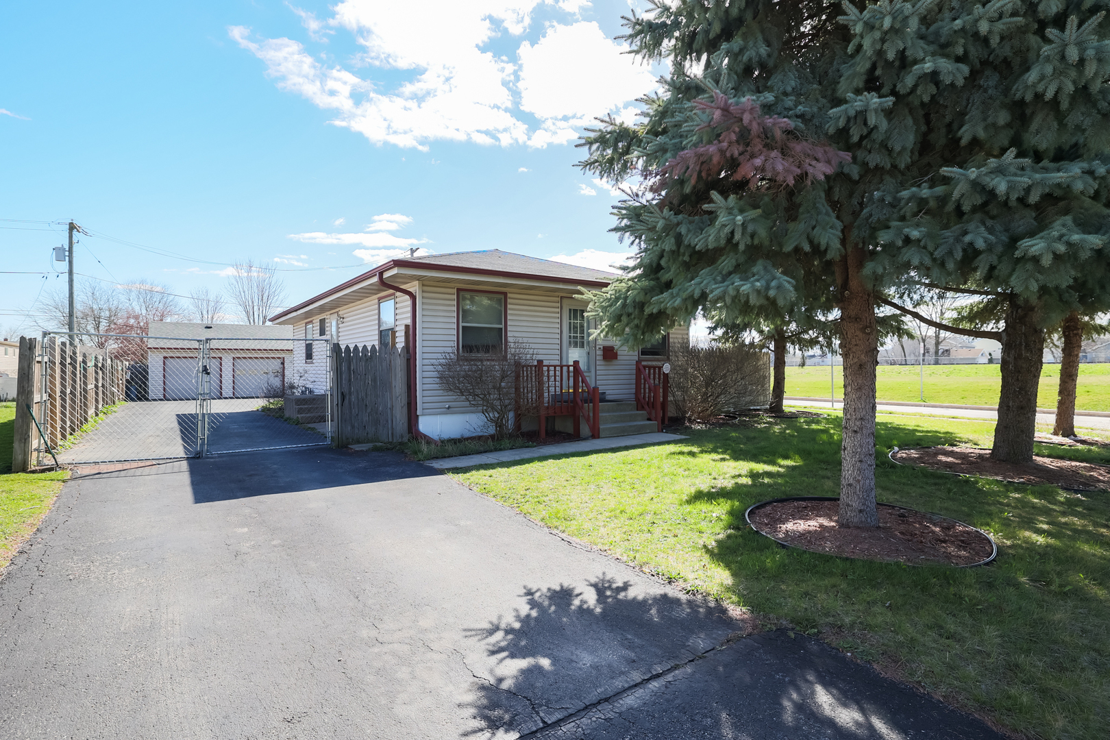 246 W Pomeroy Street Property Photo 1