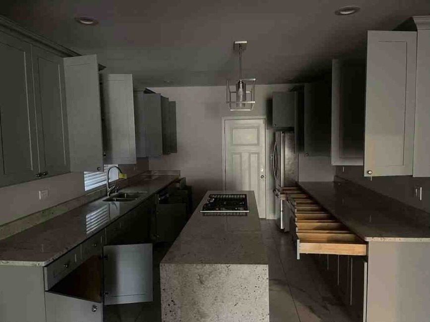 7420 S Bennett Avenue Property Photo 9