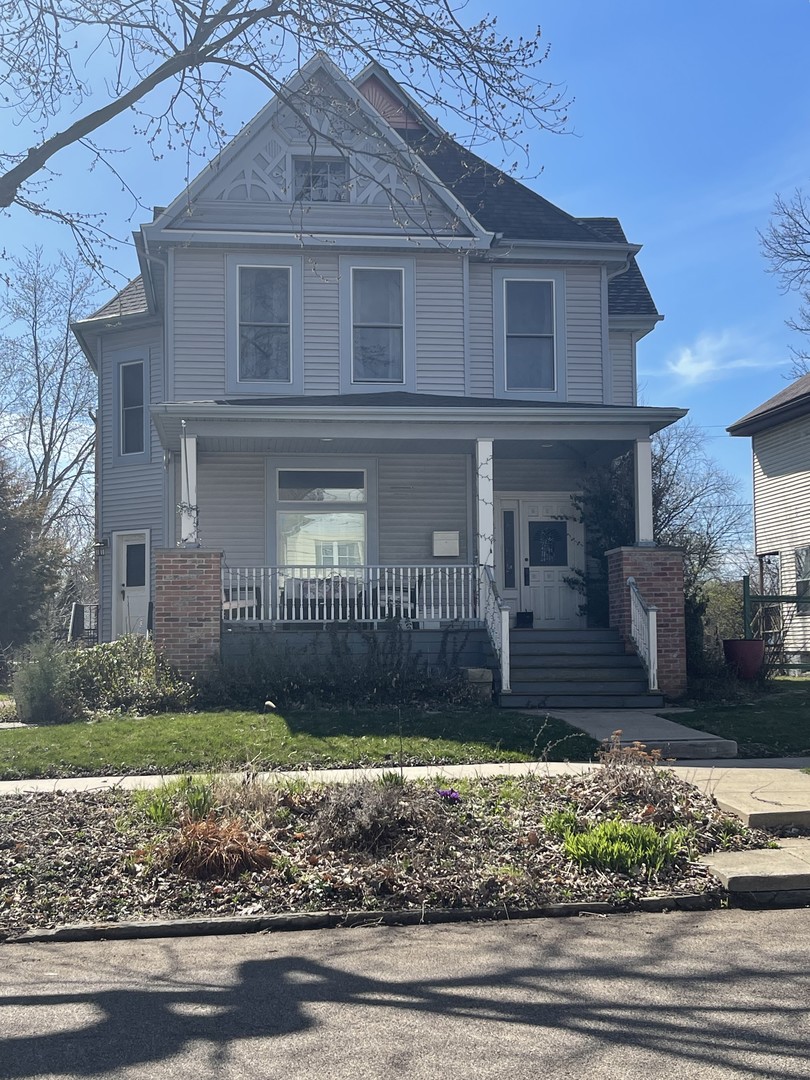 709 E Grove Street Property Photo 1