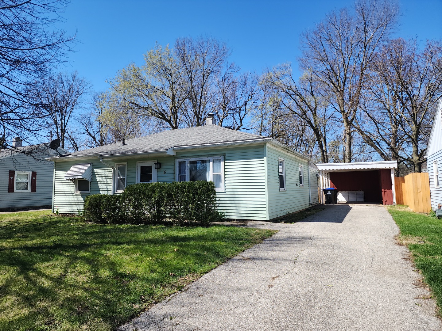 5 Wach Drive Property Photo 1